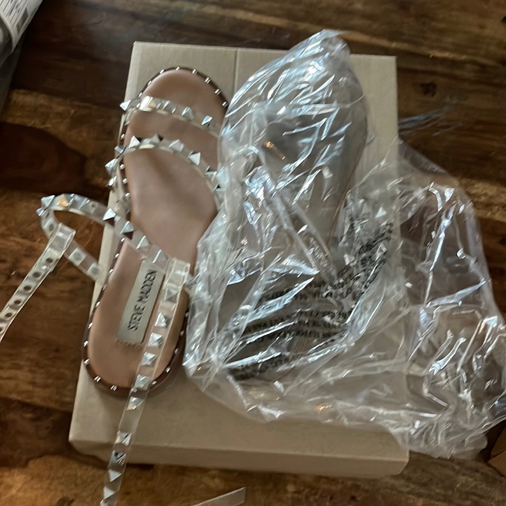 Wore these a few times. Didn’t fit after pregnancy.